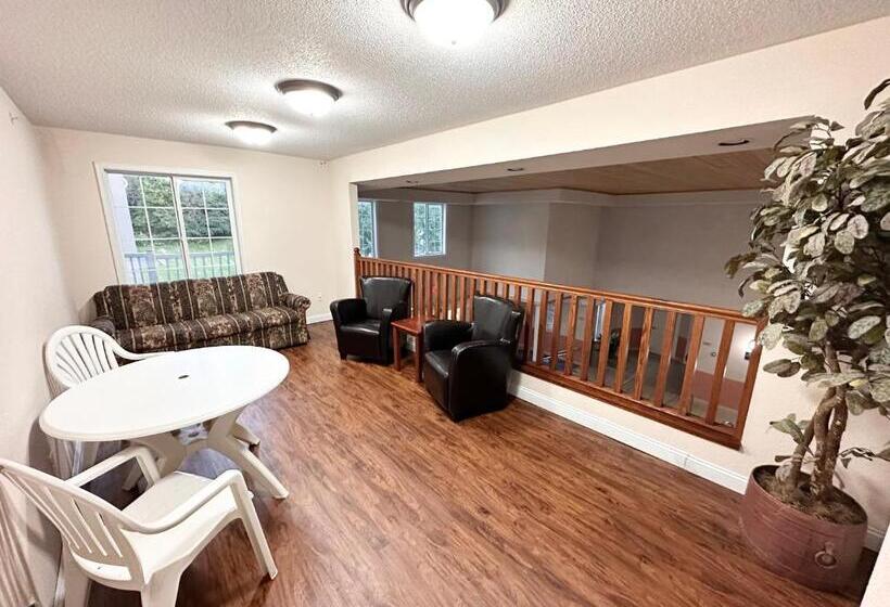 Отель Mainstay Suites Madison Airport