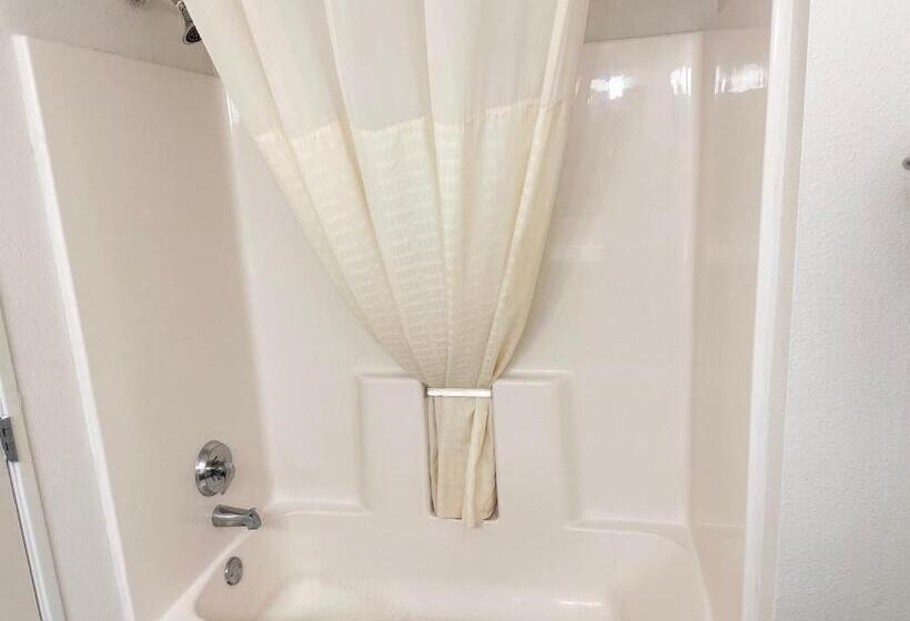 هتل Mainstay Suites Madison Airport