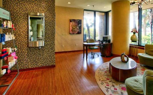 Mcm Eleganté Hotel & Conference Center