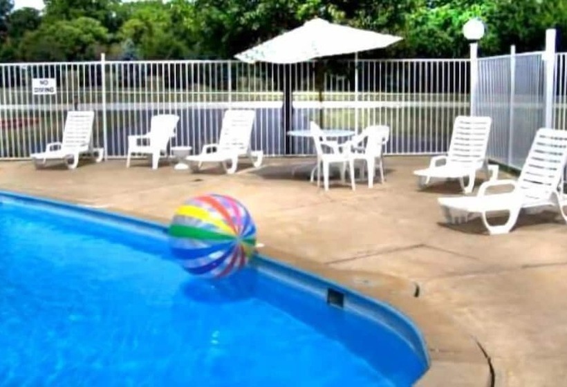 فندق Monticello Inn