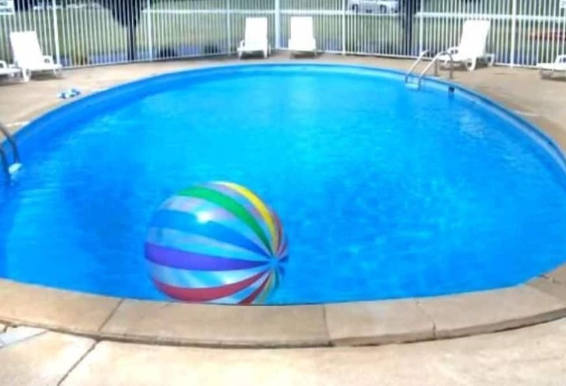 فندق Monticello Inn