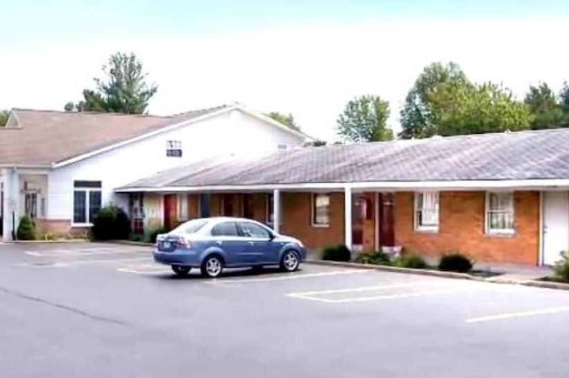 فندق Monticello Inn