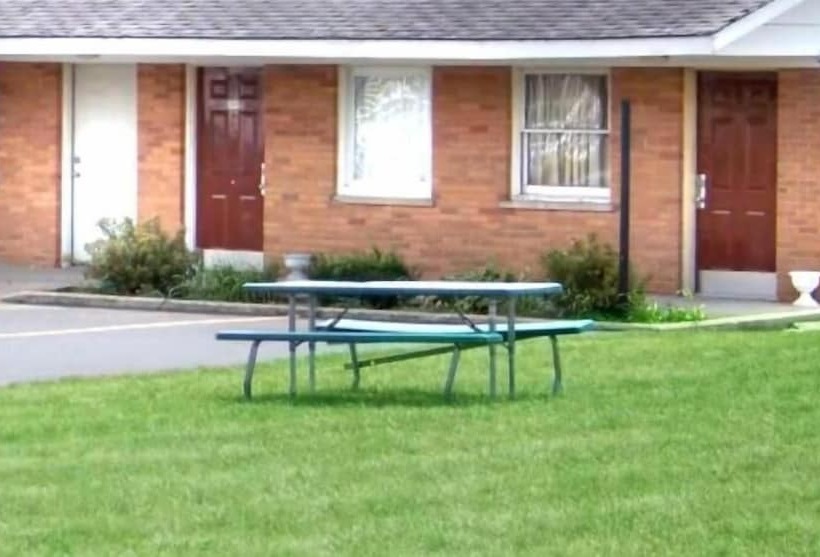 فندق Monticello Inn