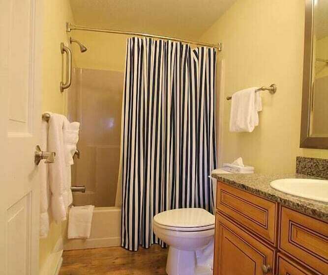 Отель Nautical Mile Resort