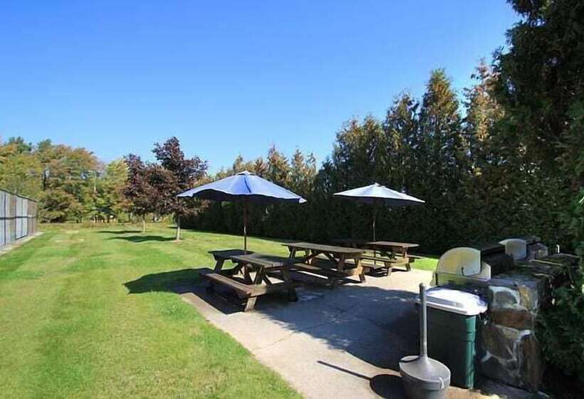 호텔 Nautical Mile Resort