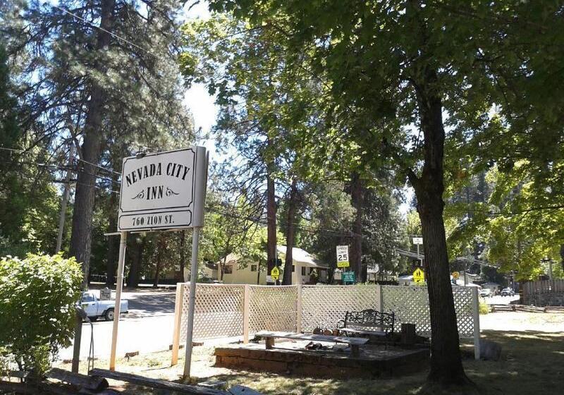 فندق Nevada City Inn