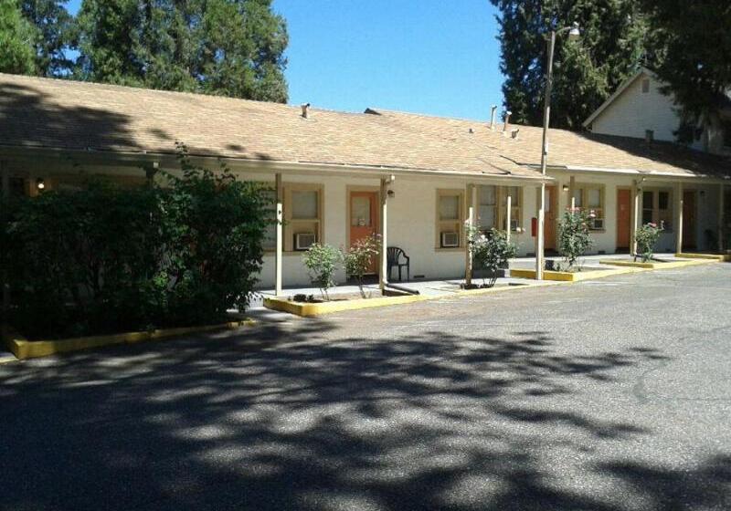 فندق Nevada City Inn