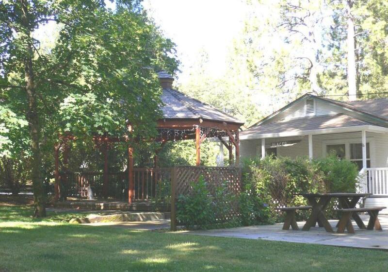 فندق Nevada City Inn