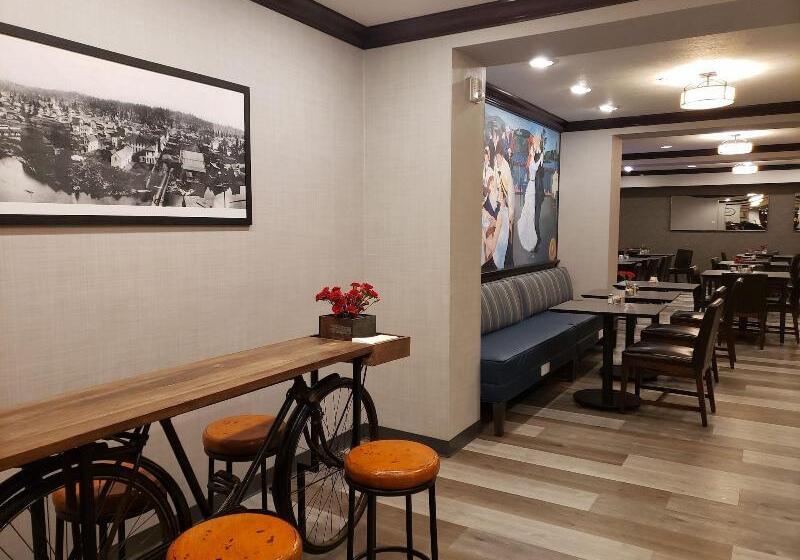 בית מלון כפרי Oxford Suites Spokane Downtown