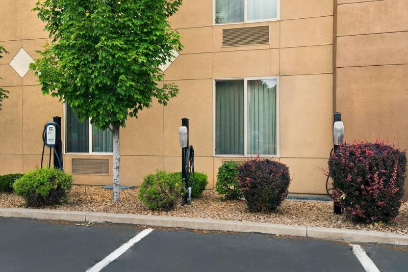 Отель Oxford Suites Spokane Valley
