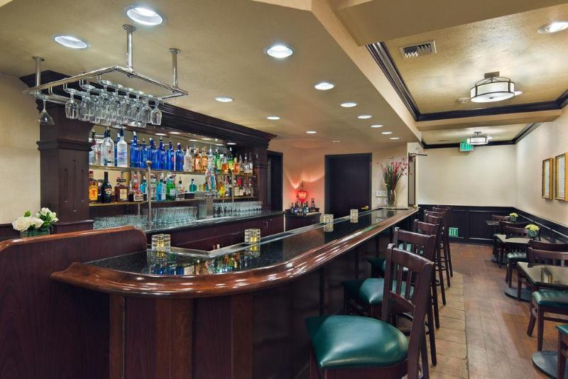 Отель Oxford Suites Spokane Valley