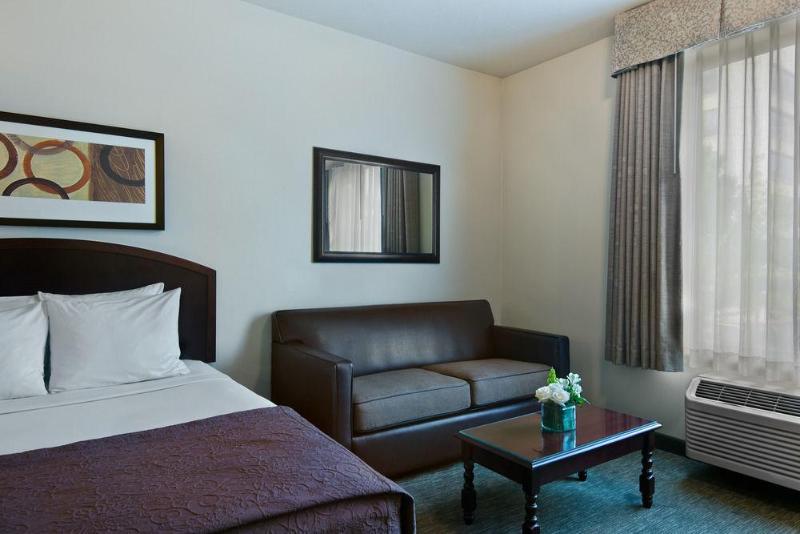 Отель Oxford Suites Spokane Valley