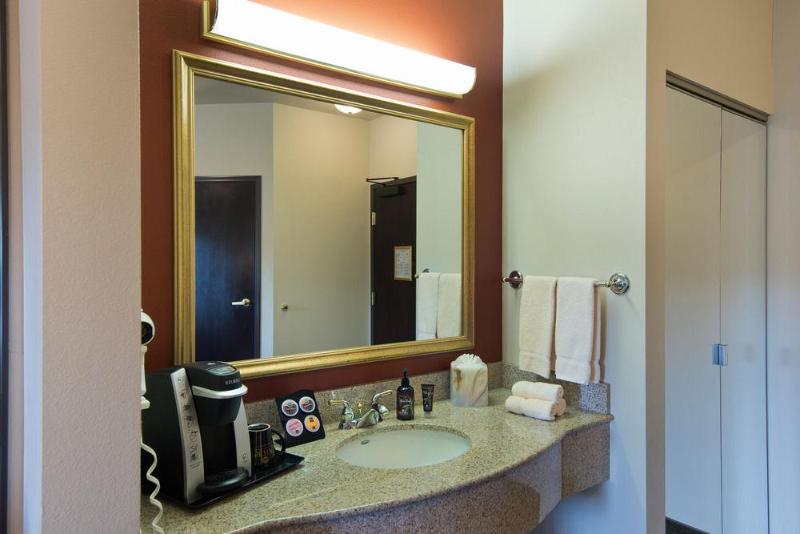 Отель Oxford Suites Spokane Valley