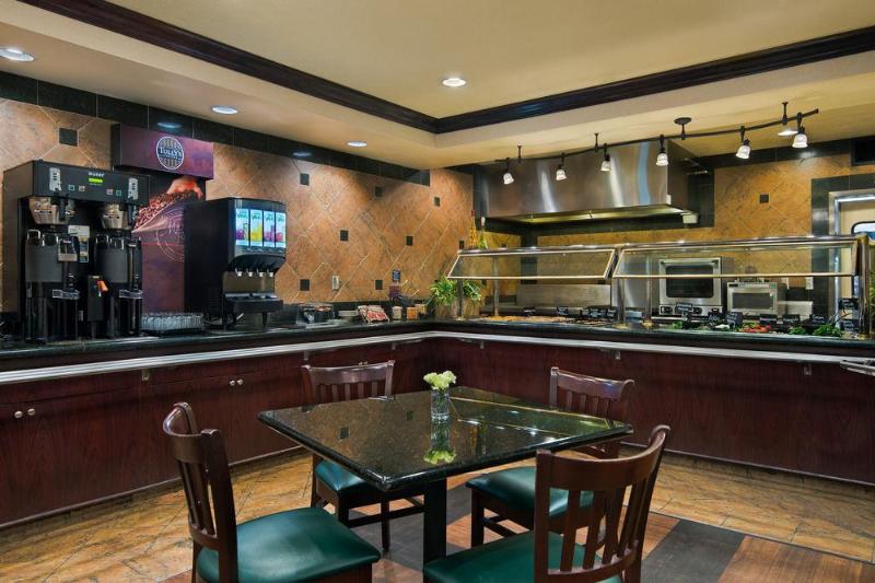 Отель Oxford Suites Spokane Valley