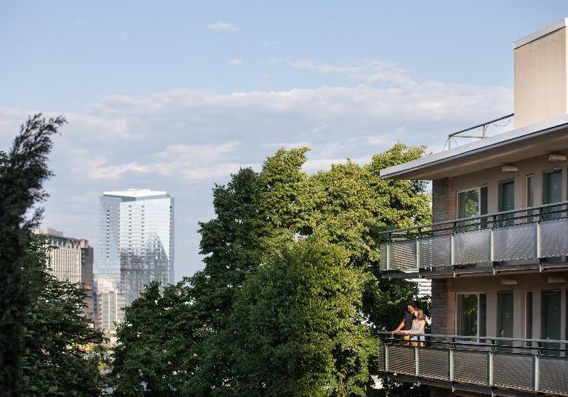 هتل Park Lane Suites & Inn