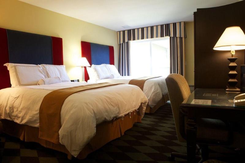 فندق Plaza Inn & Suites At Ashland Creek