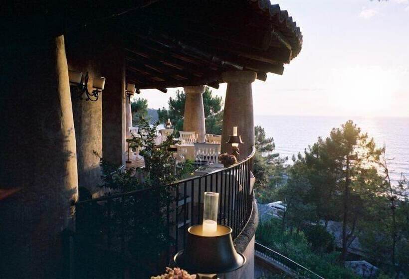 Отель Porto Pirgos