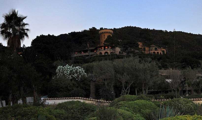 Отель Porto Pirgos