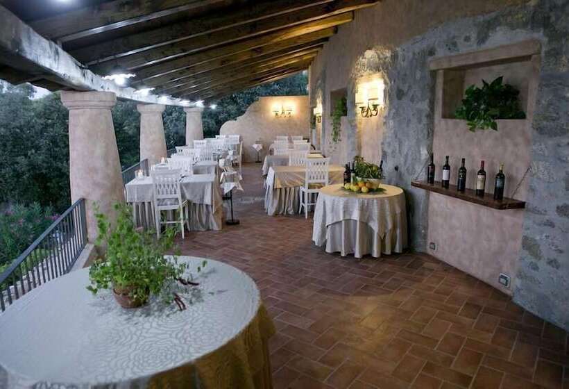 Отель Porto Pirgos