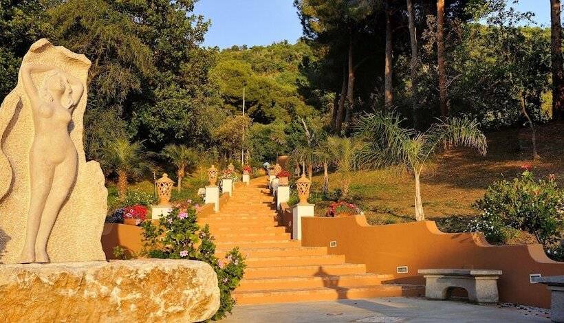 Отель Porto Pirgos