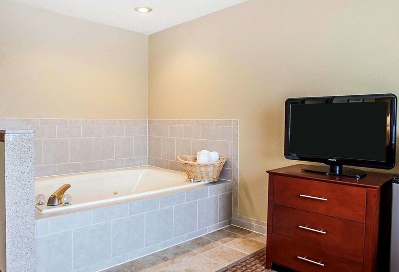 هتل Quality Inn & Suites Davenport Near I 80