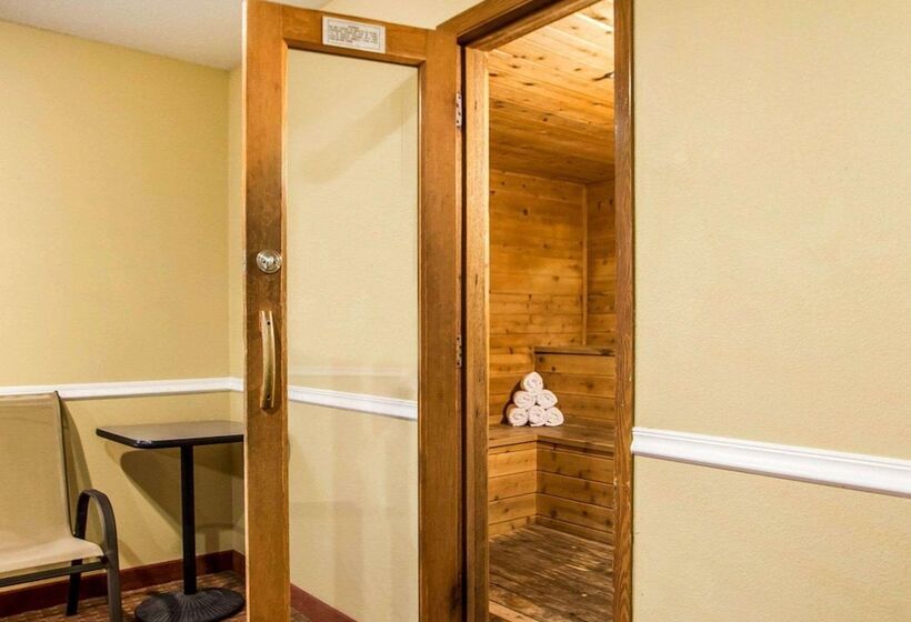 هتل Quality Inn & Suites Davenport Near I 80