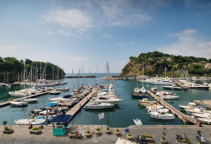 Отель Crescenzo