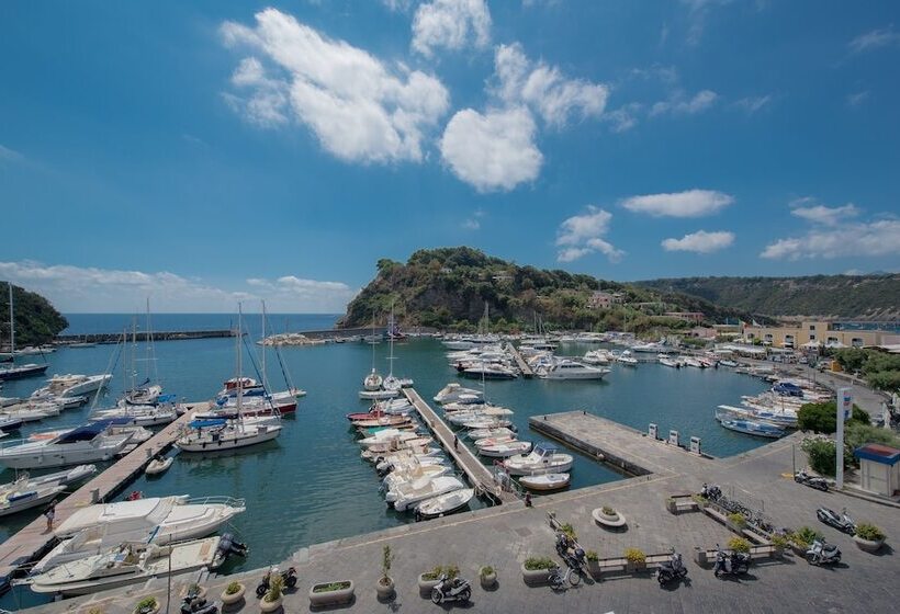 Отель Crescenzo