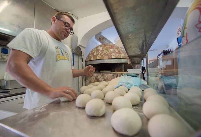 Отель Crescenzo