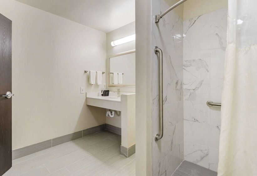 فندق Suburban Studios Lavale   Cumberland