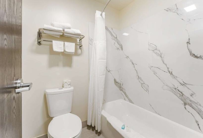 فندق Suburban Studios Lavale   Cumberland