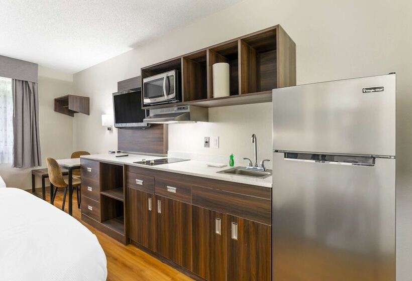 فندق Suburban Studios Lavale   Cumberland