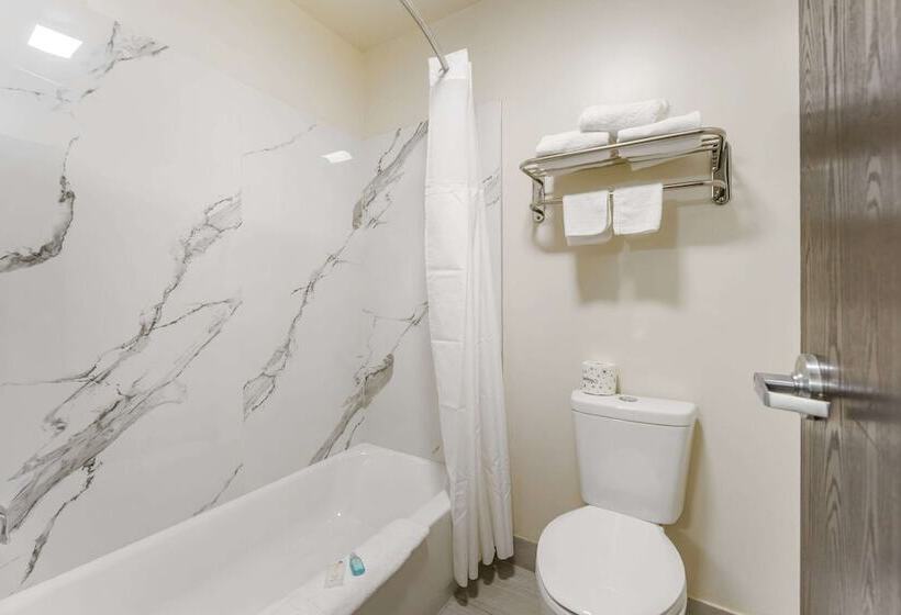 فندق Suburban Studios Lavale   Cumberland