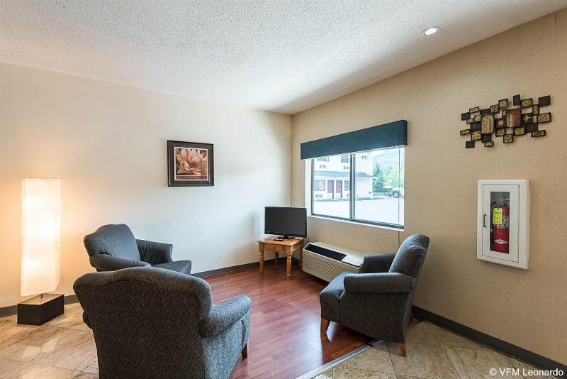 فندق Suburban Studios Lavale   Cumberland