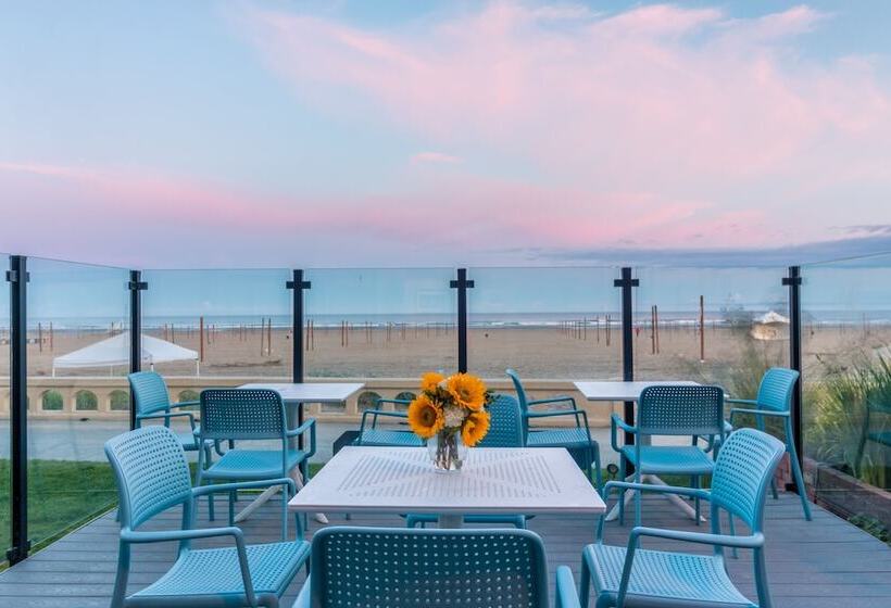 هتل Seashore Inn On The Beach Seaside