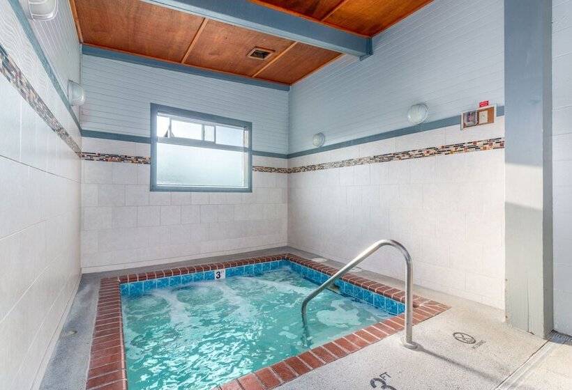 هتل Seashore Inn On The Beach Seaside