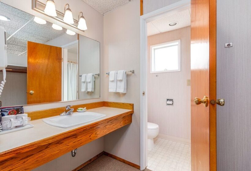 هتل Seashore Inn On The Beach Seaside