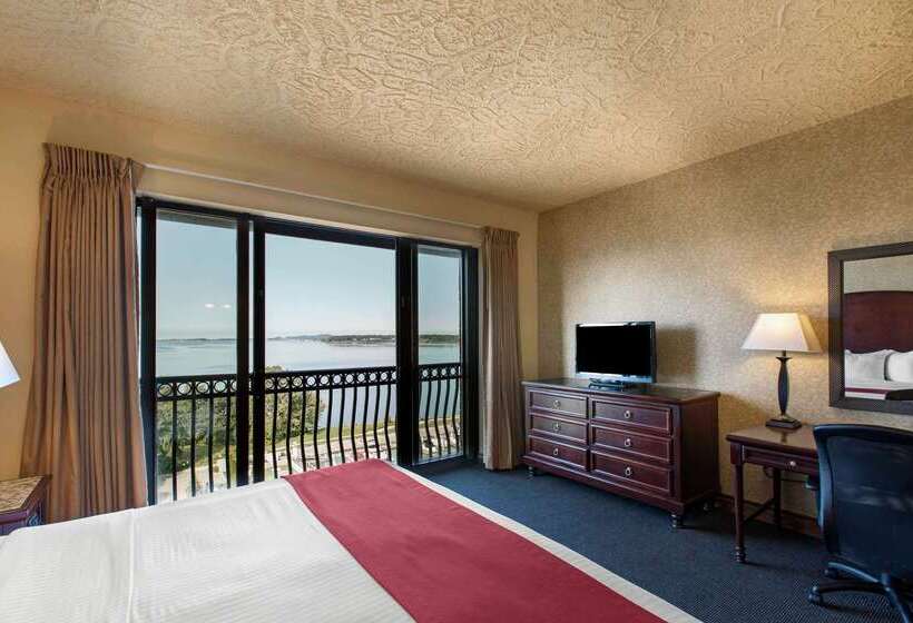 Shoreline Inn & Conference Center, Ascend Hotel Collection