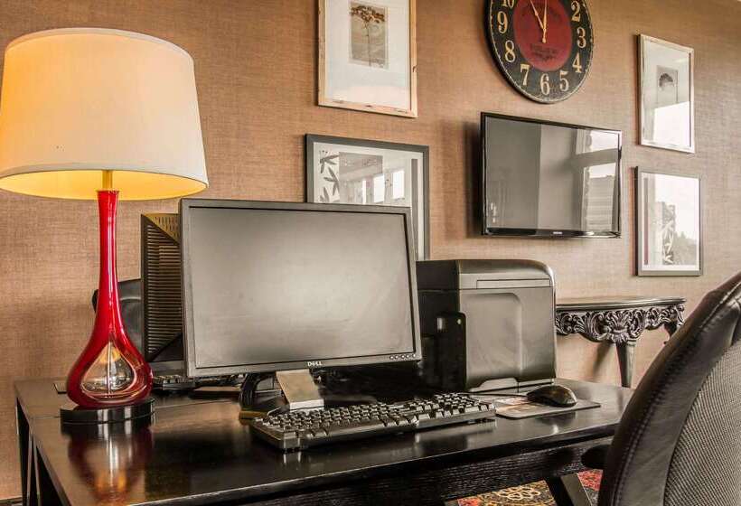 Shoreline Inn & Conference Center, Ascend Hotel Collection