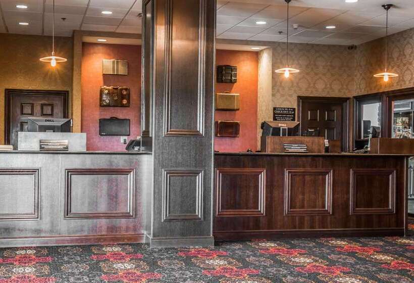 Shoreline Inn & Conference Center, Ascend Hotel Collection