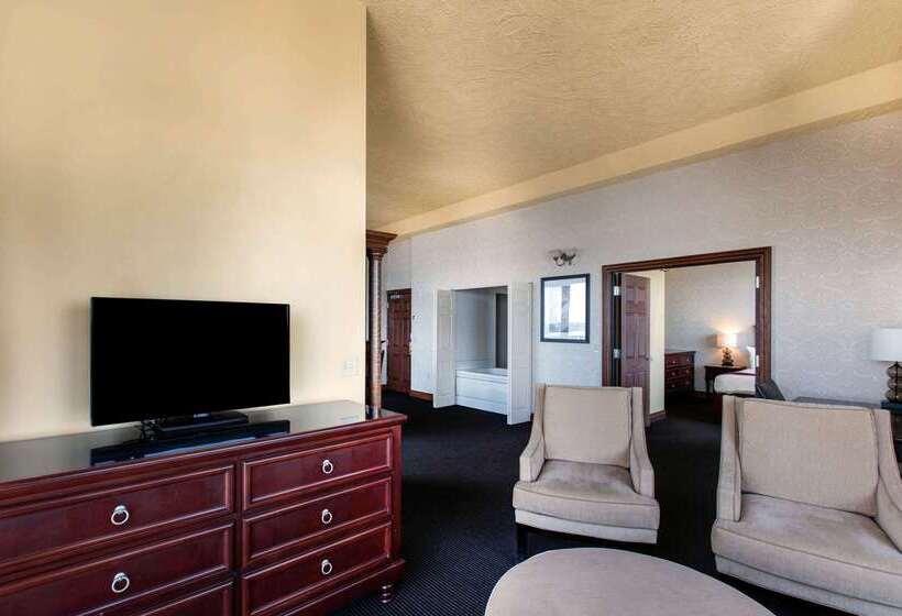 Shoreline Inn & Conference Center, Ascend Hotel Collection