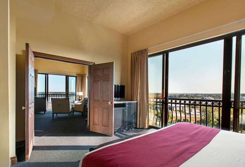 Shoreline Inn & Conference Center, Ascend Hotel Collection