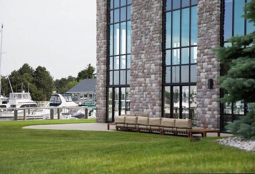 Shoreline Inn & Conference Center, Ascend Hotel Collection