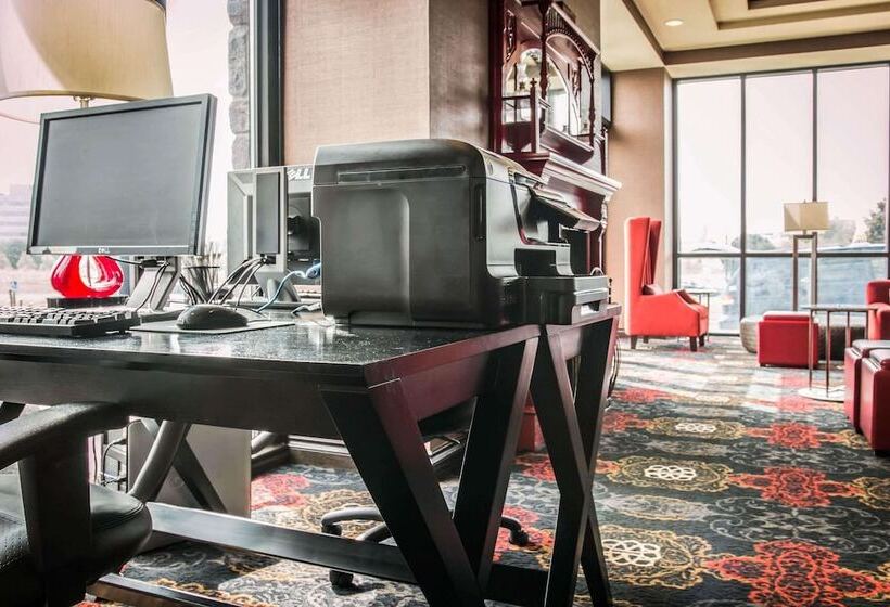 Shoreline Inn & Conference Center, Ascend Hotel Collection