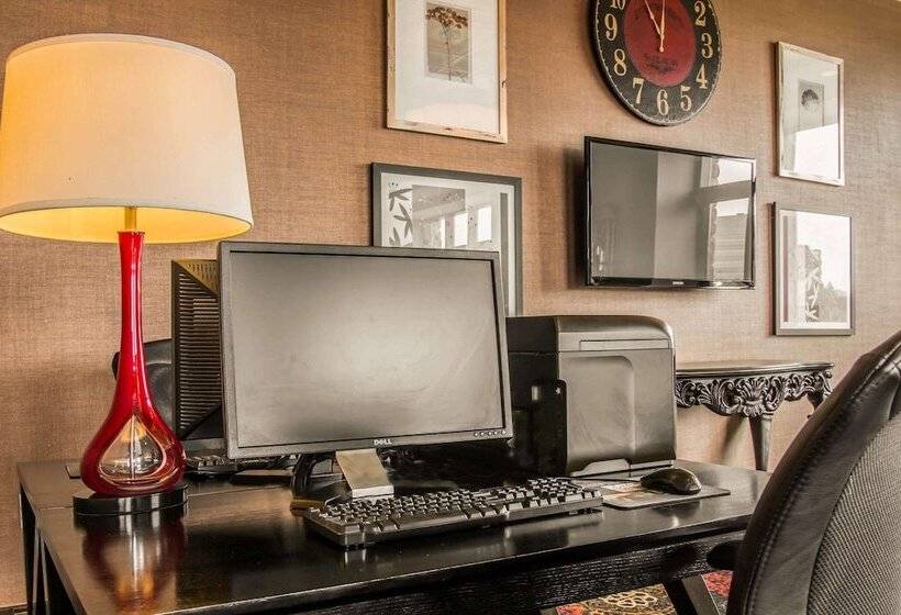 Shoreline Inn & Conference Center, Ascend Hotel Collection