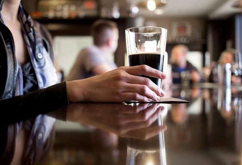 Shoreline Inn & Conference Center, Ascend Hotel Collection