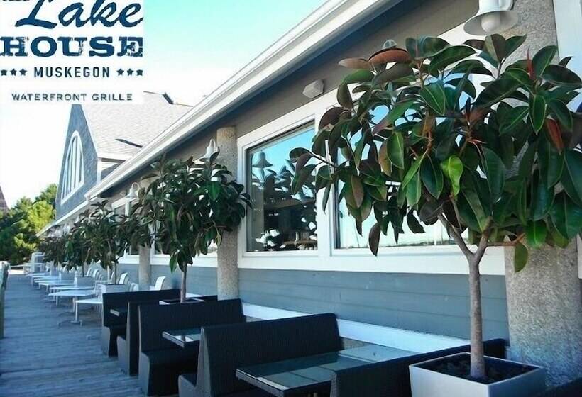 Shoreline Inn & Conference Center, Ascend Hotel Collection