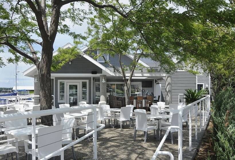 Shoreline Inn & Conference Center, Ascend Hotel Collection