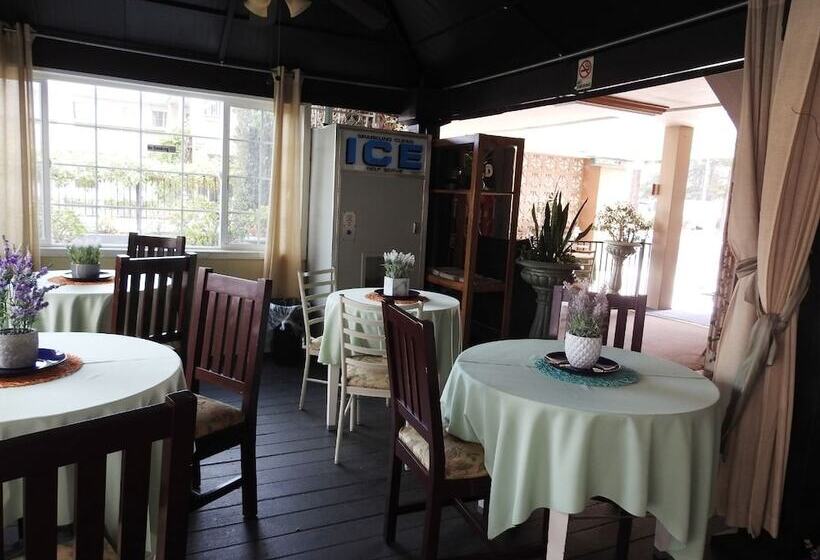 فندق Stanford Motor Inn