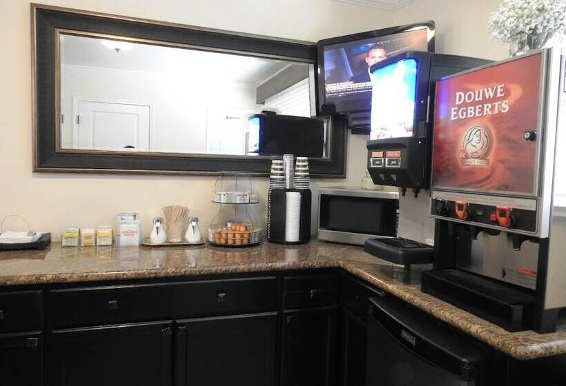 فندق Stanford Motor Inn